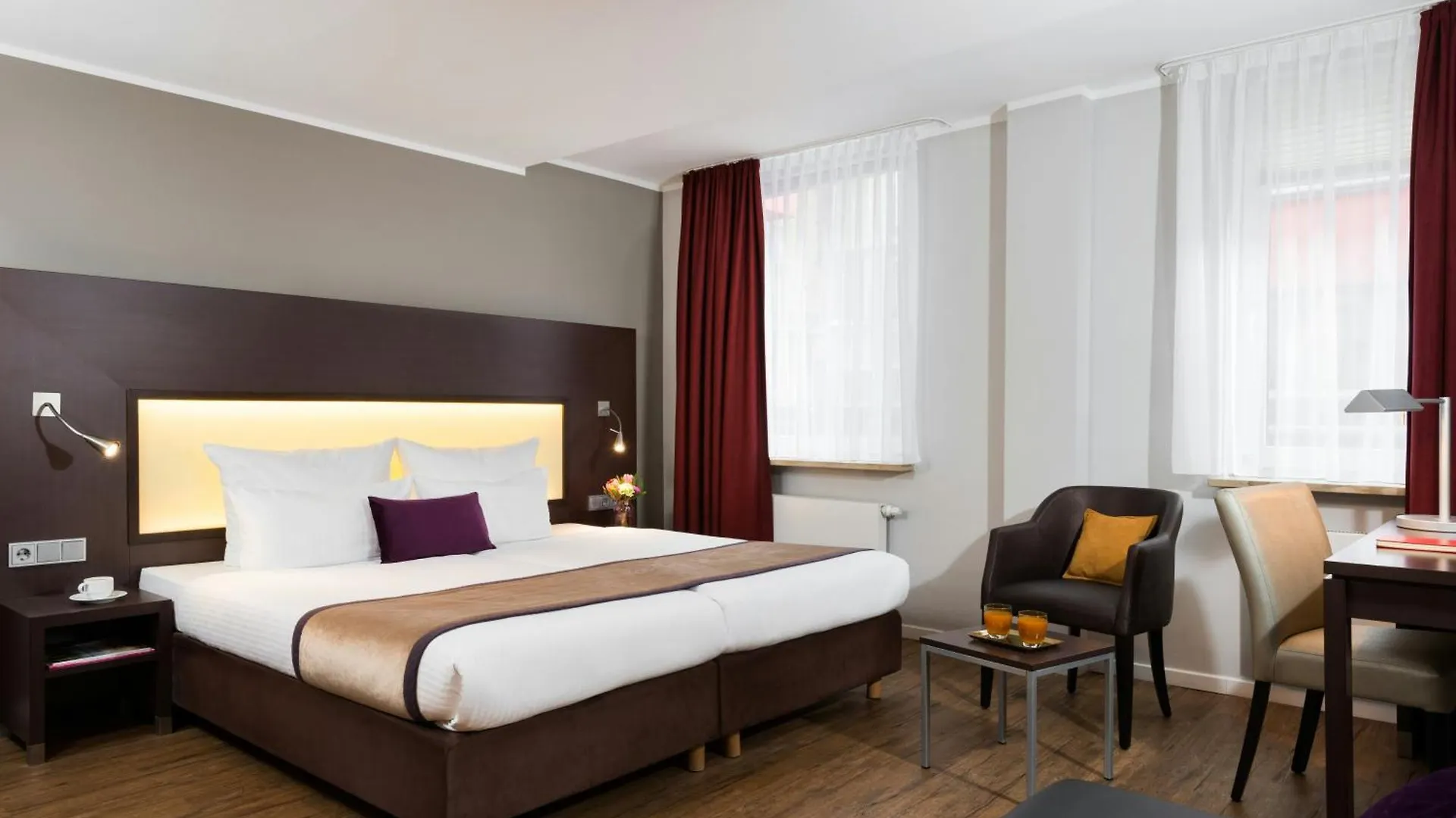 8 Leonardo Hotels in München nahe dem Alten Peter