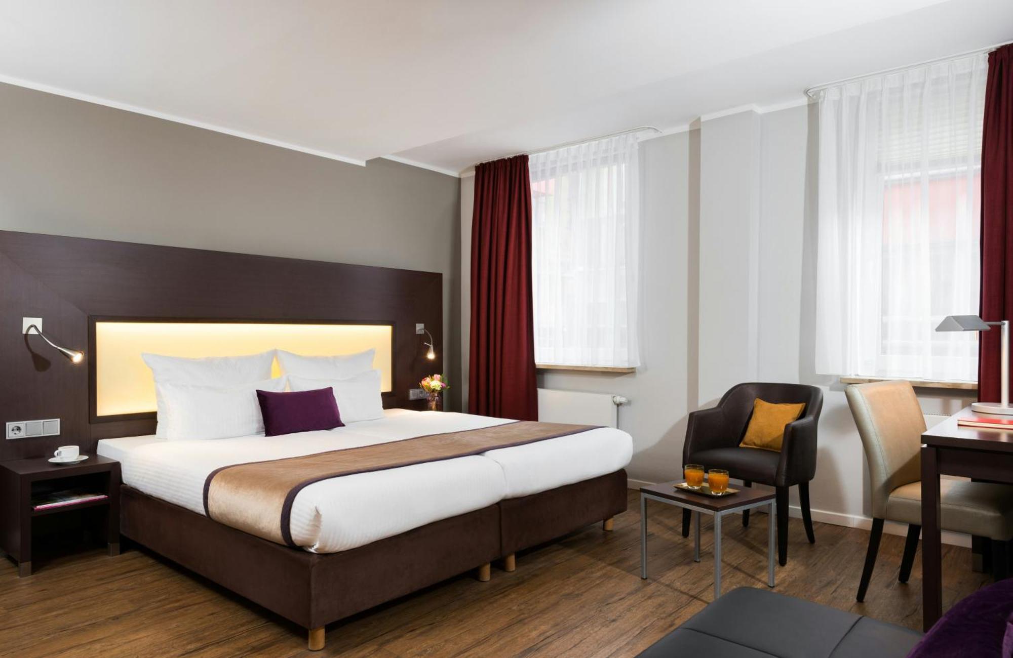 8 Leonardo Hotels in München nahe dem Alten Peter